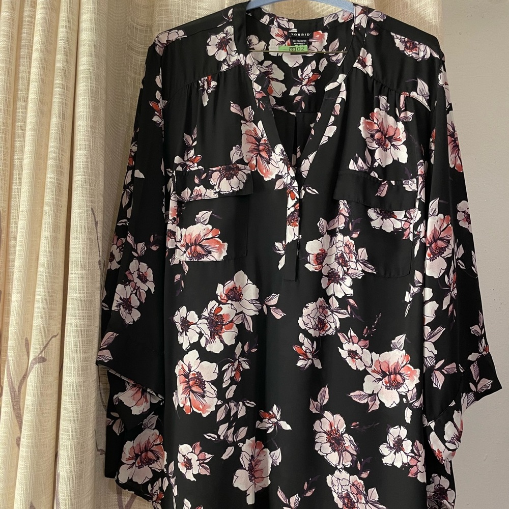 🖤🖤 Torrid Floral Harper Blouse- Size 3 🖤🖤